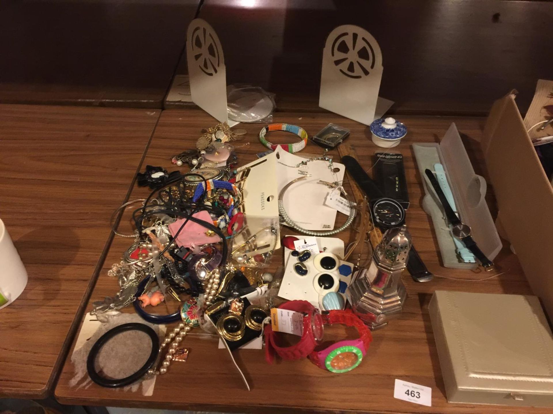 A QUANTITY OF COSTUME JEWELLERY TO INCLUDE WATCHES, NECKLACES, BRACELETS, EARRINGS, ETC, ALSO TRAVEL - Image 2 of 3