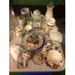 A QUANTITY OF CERAMIC ITEMS TO INCLUDE, VASES, CUPS, PLATES, TRINKET BOXES, ETC