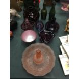 A QUANTITY OF GLASSWARE TO INCLUDE A FLUTED CENTREPIECE WITH A FIGURE, HEAVY PURPLE BOWLS, VASES,