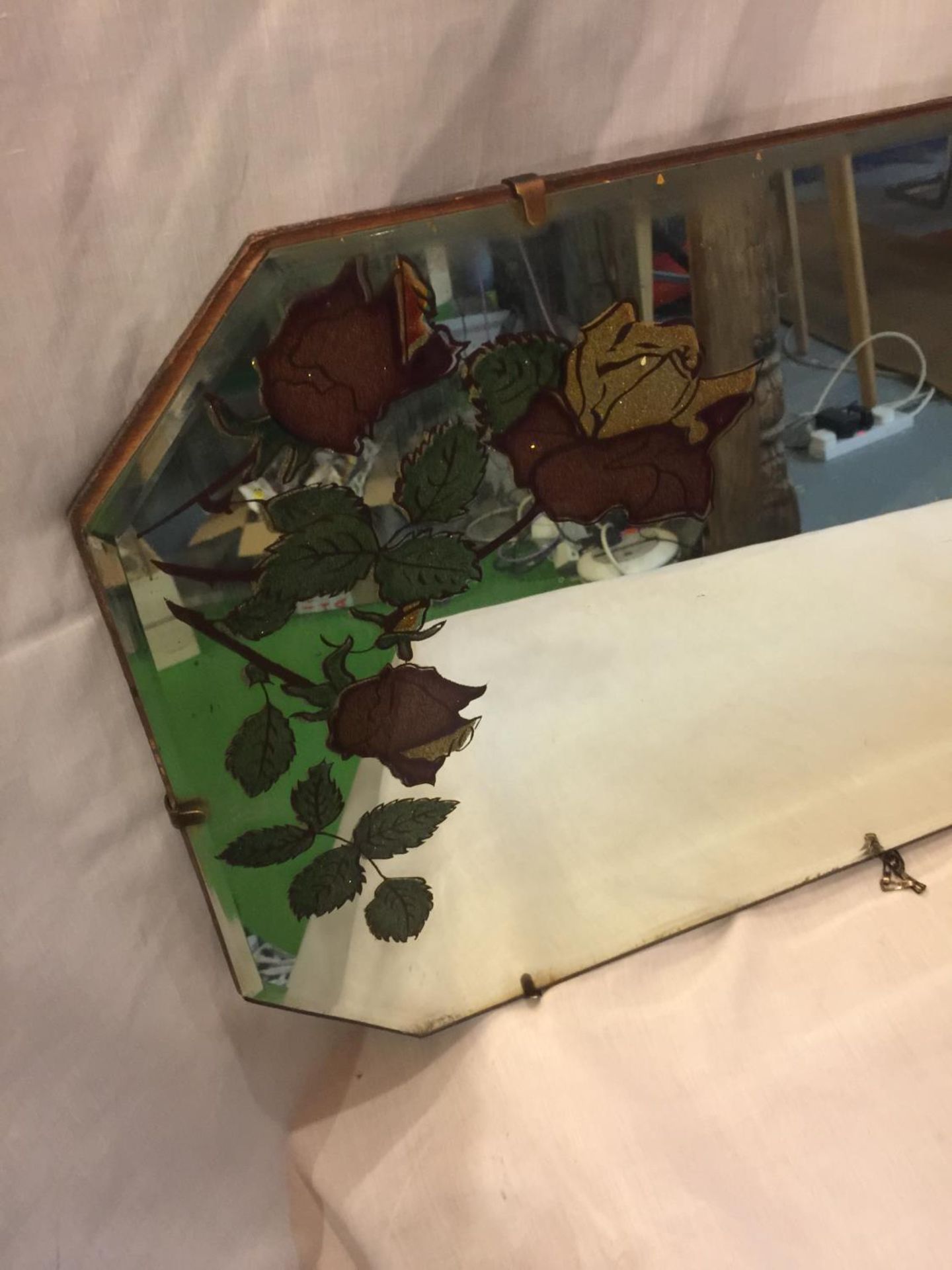 A DECORATIVE VINTAGE BEVELLED MIRROR WITH A ROSE DECORATION - Image 2 of 2