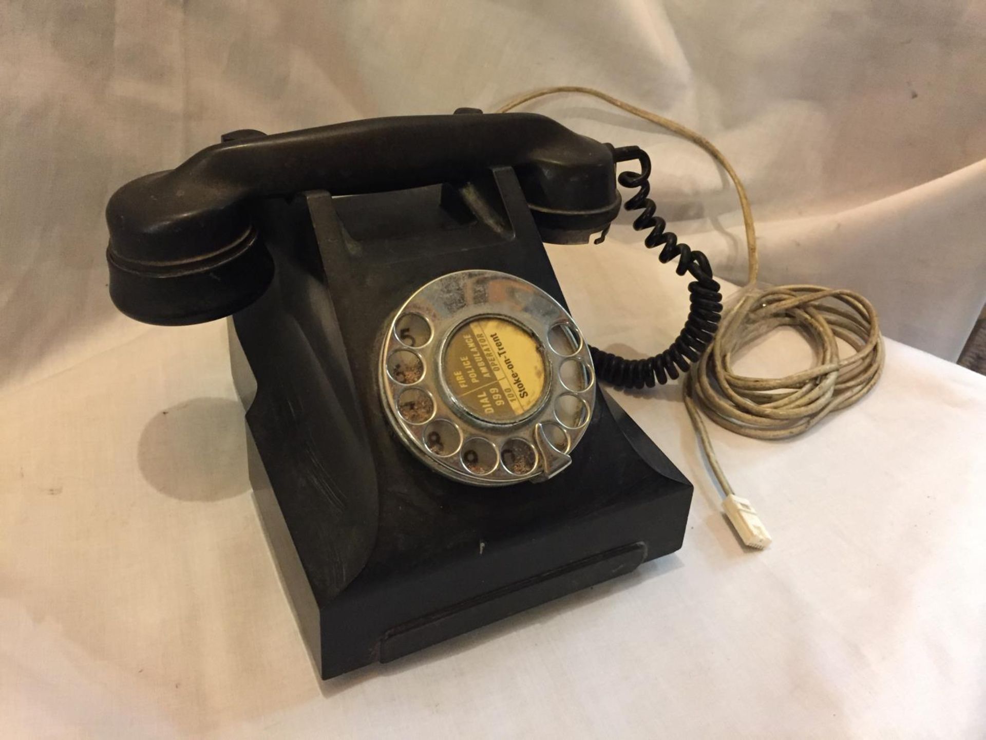 A VINTAGE BLACK BAKELITE TELEPHONE. RECEIVER A/F