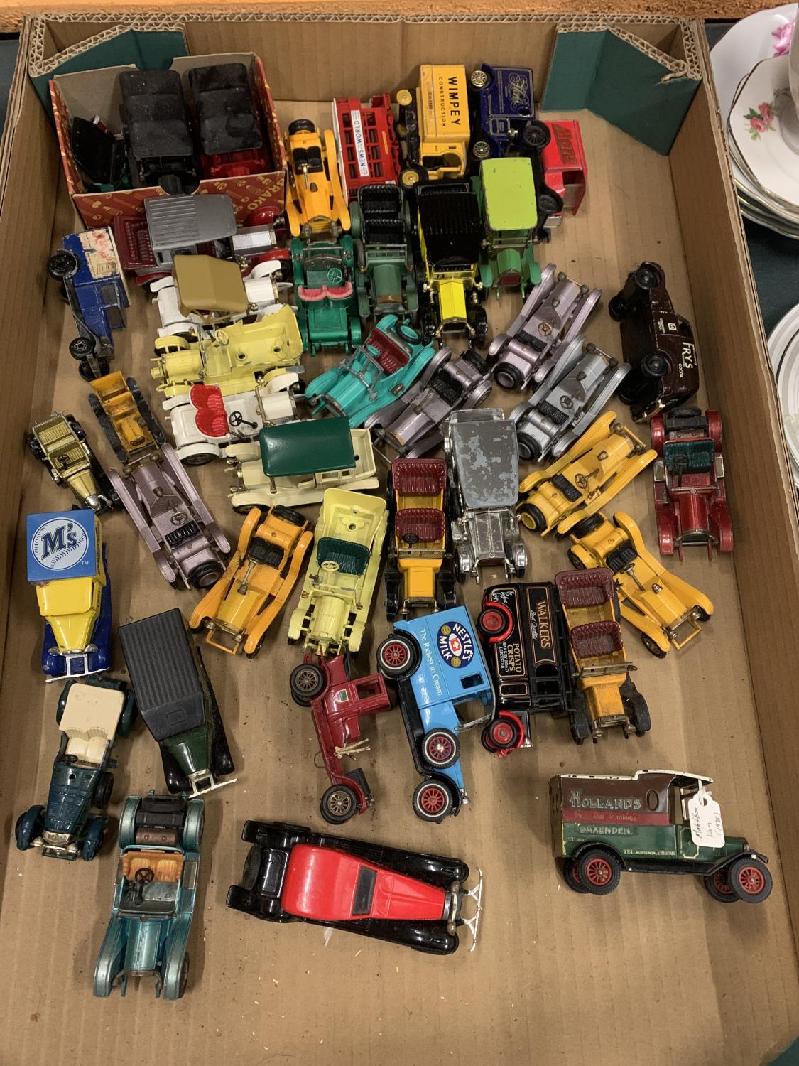 A QUANTITY OF SMALL DIECAST VEHICLES INCLUDING SOME ADVERTISING VEHICLES