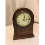 A WOODEN CASED MANTLE CLOCK