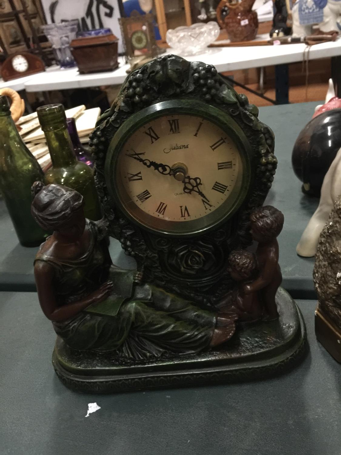 TWO MANTLE CLOCKS TO INCLUDE 'WINDSOR CASTLE,' AND A JULANA BATTERY OPERATED ONE WITH A LADY AND - Bild 3 aus 3