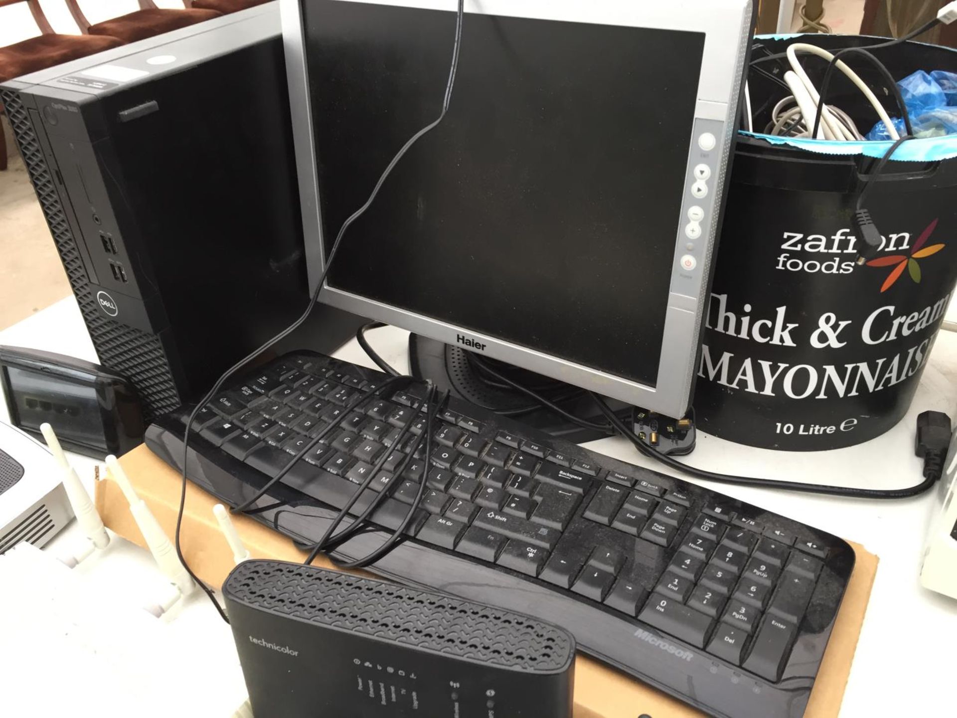 AN ASSORTMENT OF ITEMS TO INCLUDE A MONITOR, A DELL TOWER AND A KEYBOARD ETC - Image 2 of 4