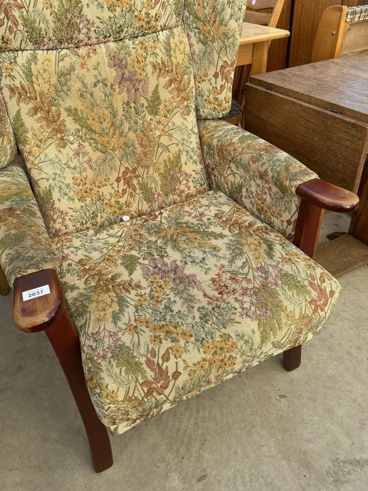 A WINGED PARKER KNOLL STYLE FIRESIDE CHAIR - Image 3 of 3