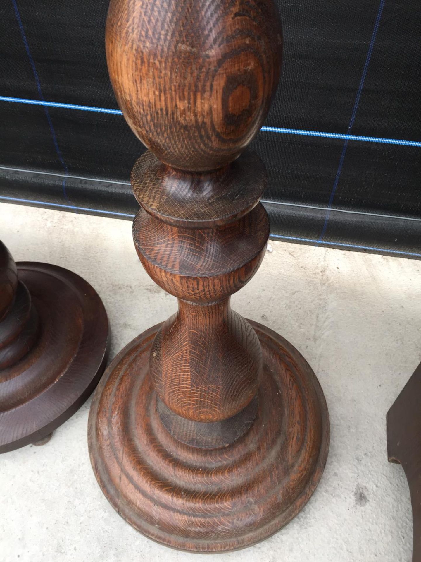 TWO SIMILAR OAK STANDARD LAMPS WITH TURNED COLUMNS - Image 2 of 4