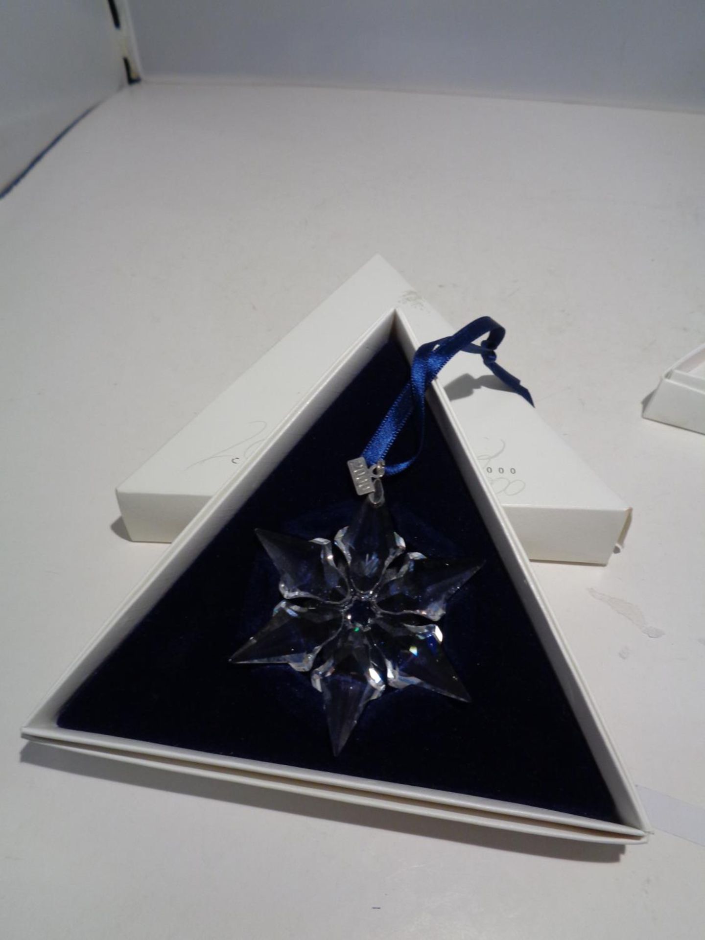 THREE SWAROVSKI ANNUAL EDITION CHRISTMAS ORNAMENTS 2000, 2001 AND 1992 - Image 4 of 4