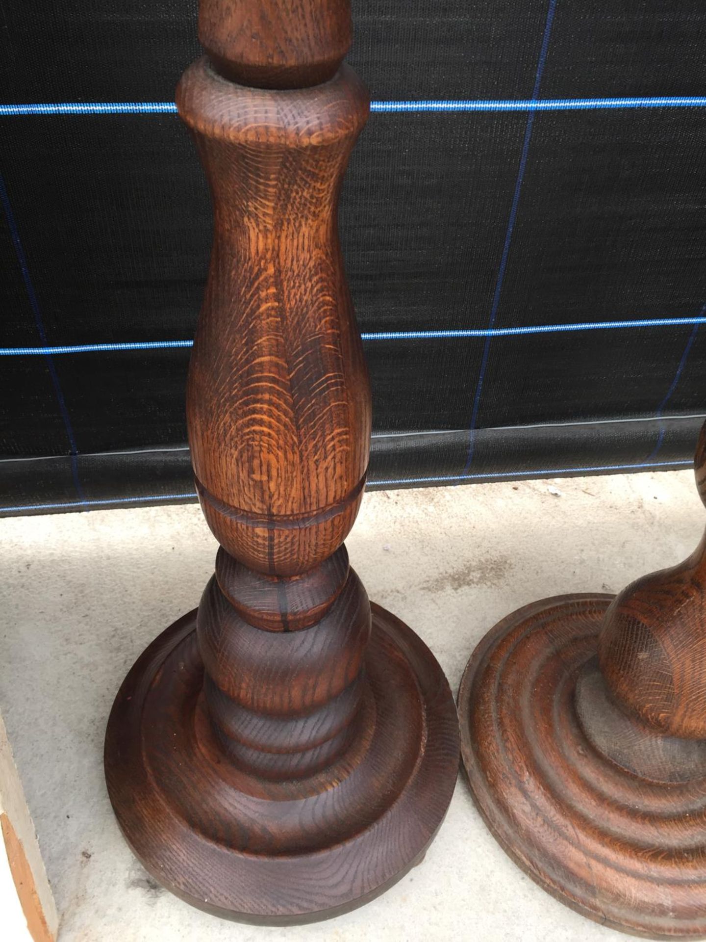 TWO SIMILAR OAK STANDARD LAMPS WITH TURNED COLUMNS - Image 3 of 4