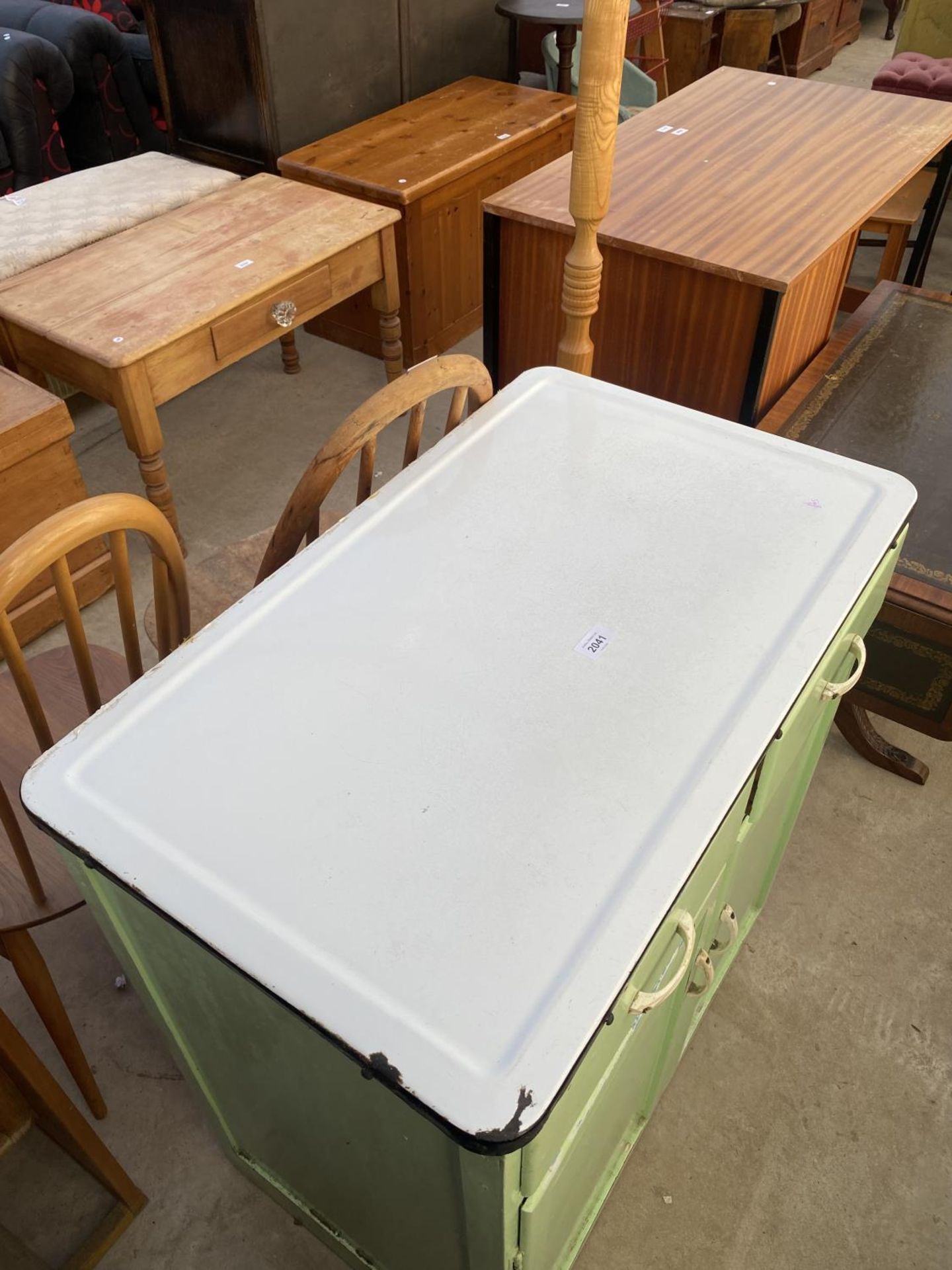 A 1950'S VIVID GREEN KITCHEN UNIT WITH BLACK AND WHITE ENAMEL TOP, 30" WIDE - Image 3 of 3