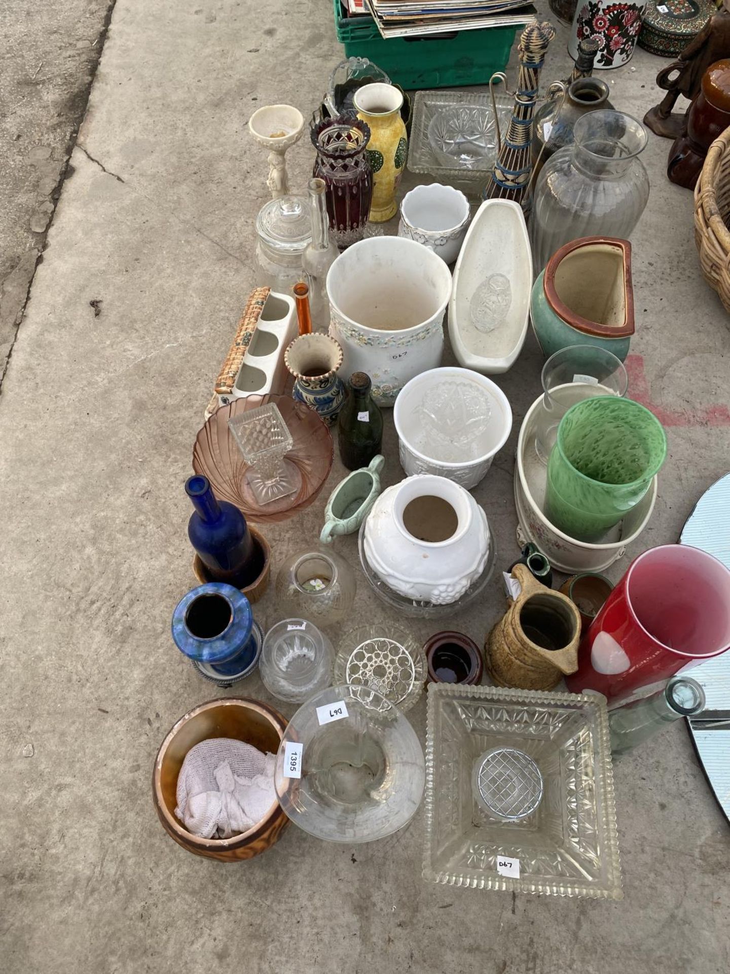 A LARGE ASSORTMENT OF CERAMIC AND GLASS WARE TO INCLUDE VASES, PLANTERS AND JUGS ETC