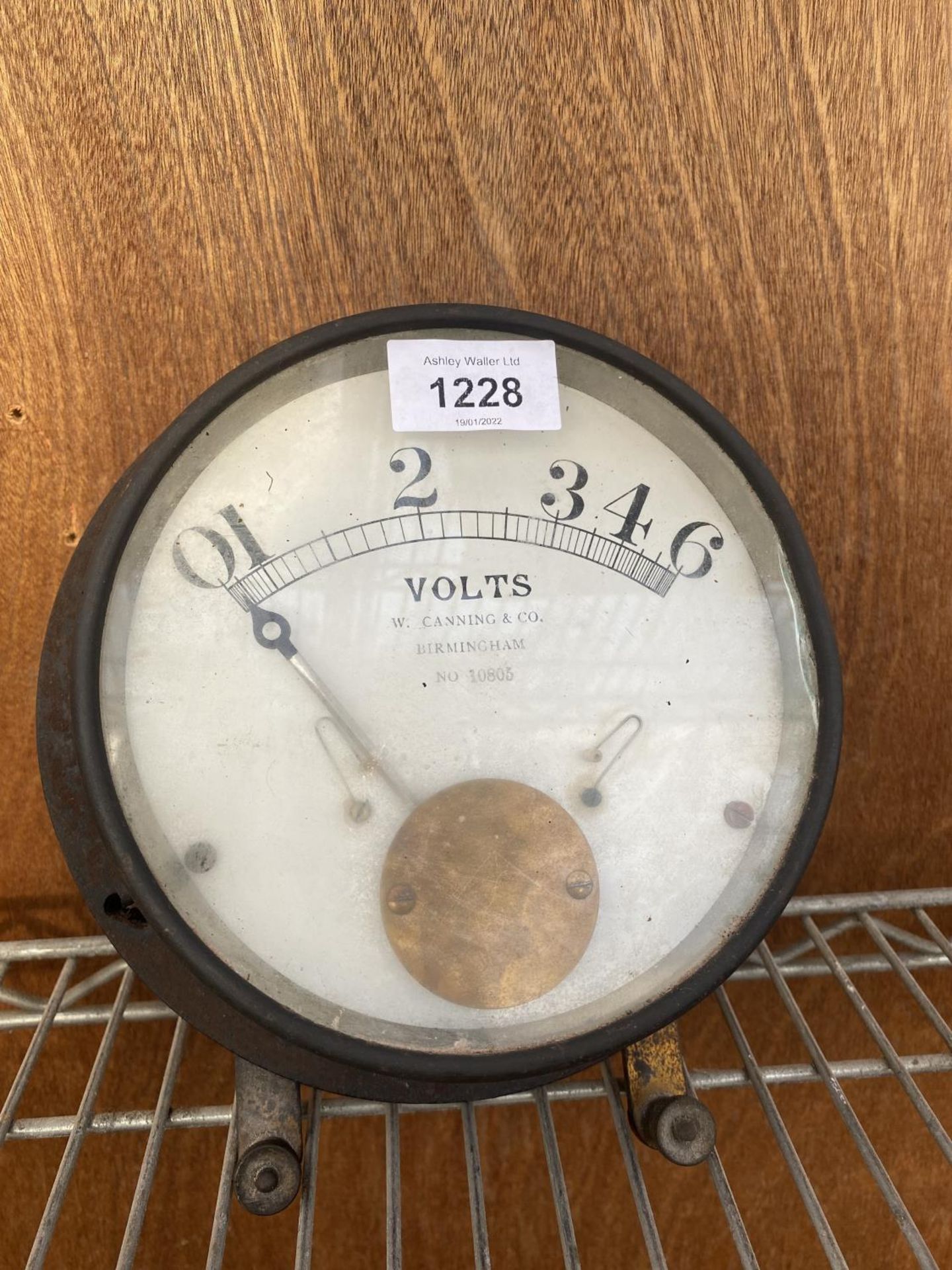 A VINTAGE VOLT METER STSAMPED W.CANNING & CO BIRMINGHAM