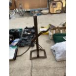 A VINTAGE 19TH CENTURY IRON CART JACK