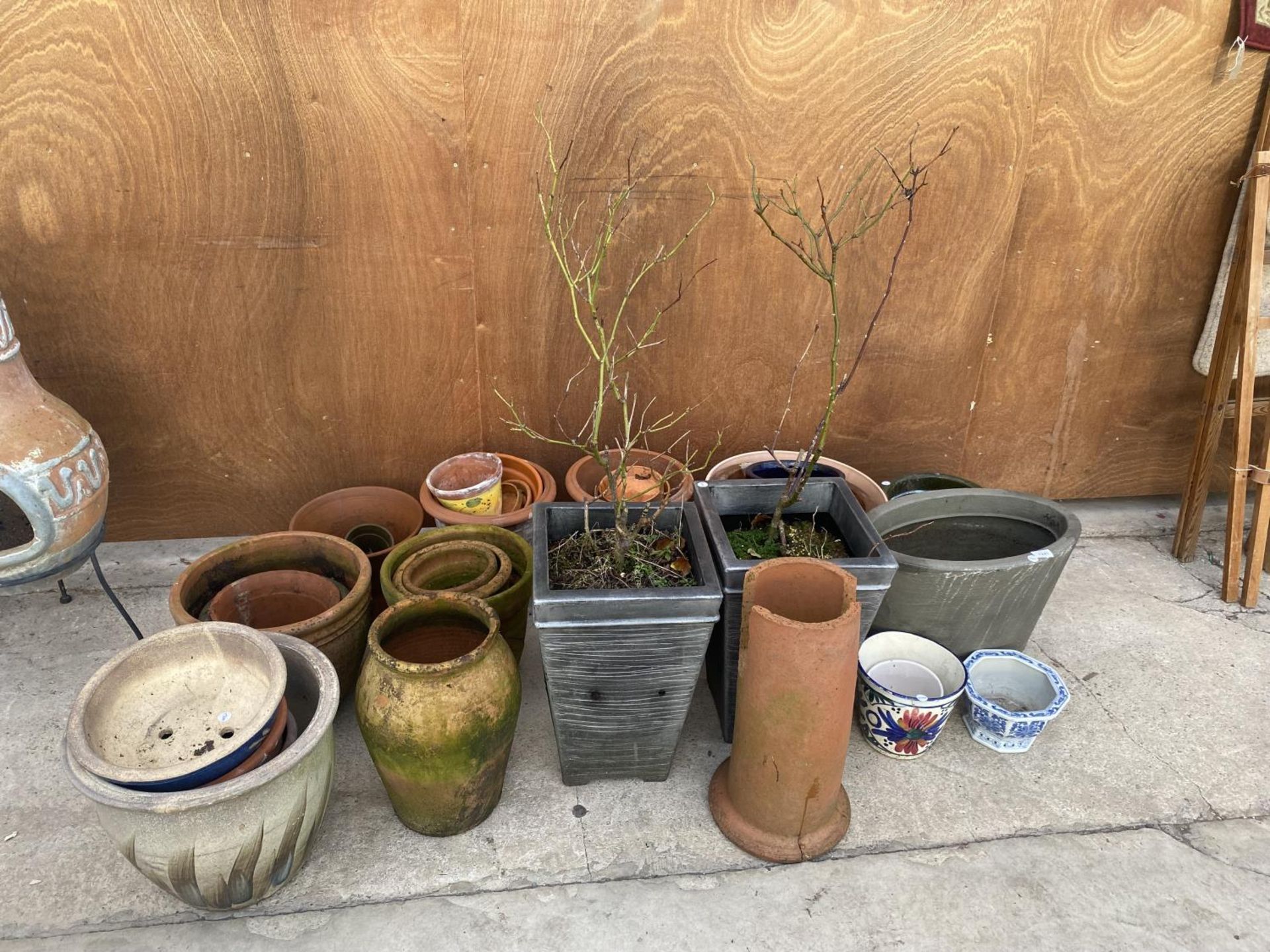 A LARGE ASSORTMENT OF GARDEN PLANTERS TO INCLUDE A NUMBER OF TERRACOTTA EXAMPLES