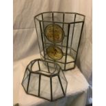 A LEADED GLASS TERRARIUM WITH DECORATIVE CIRCULAR BIRD DESIGN PANELS