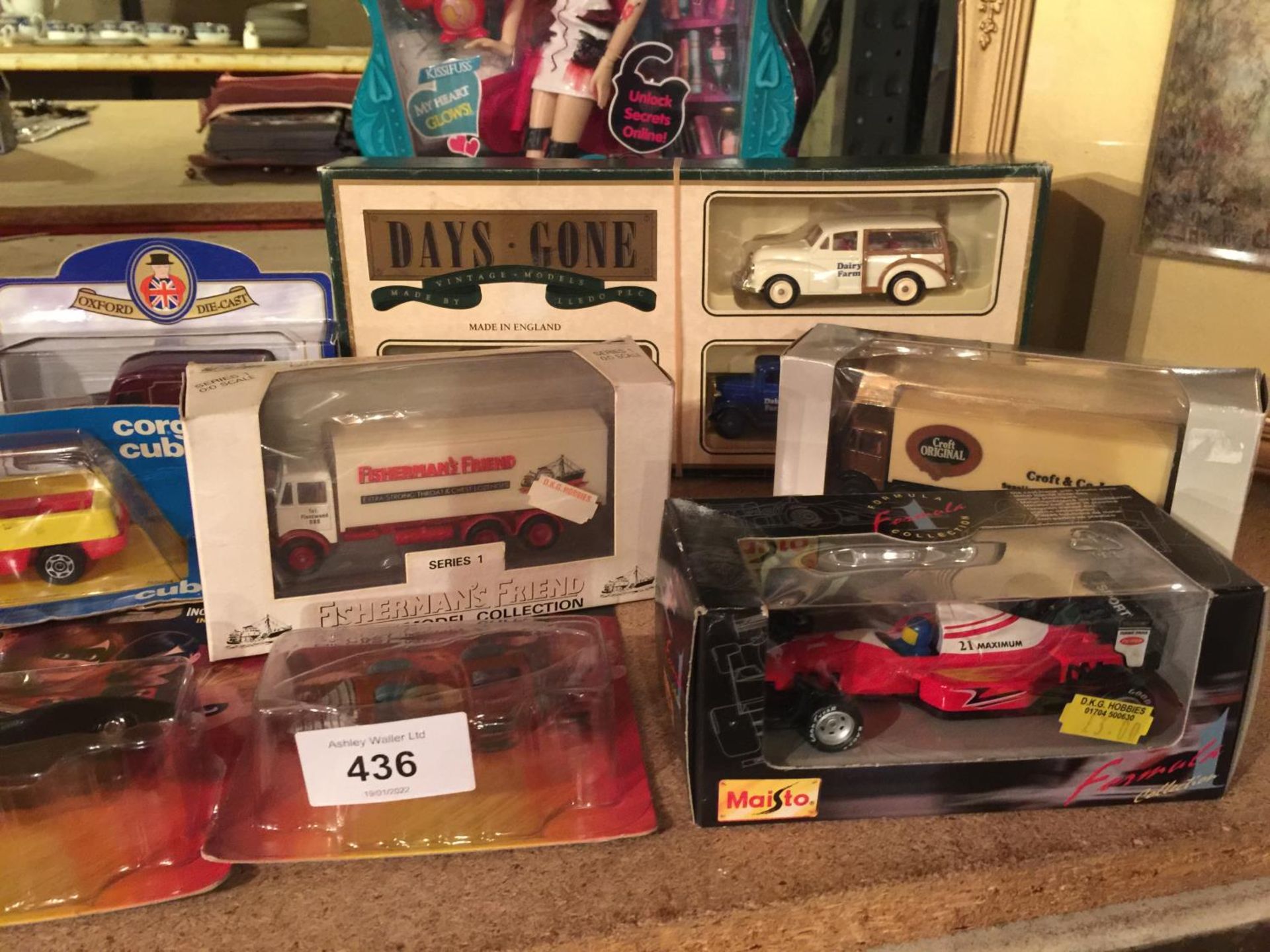 A QUANTITY OF BOXED CARS TO INCLUDE, INCREDIBLES, LLEDO VINTAGE MODELS, A BOXED REMOTE CONTROL CRANE - Image 4 of 4
