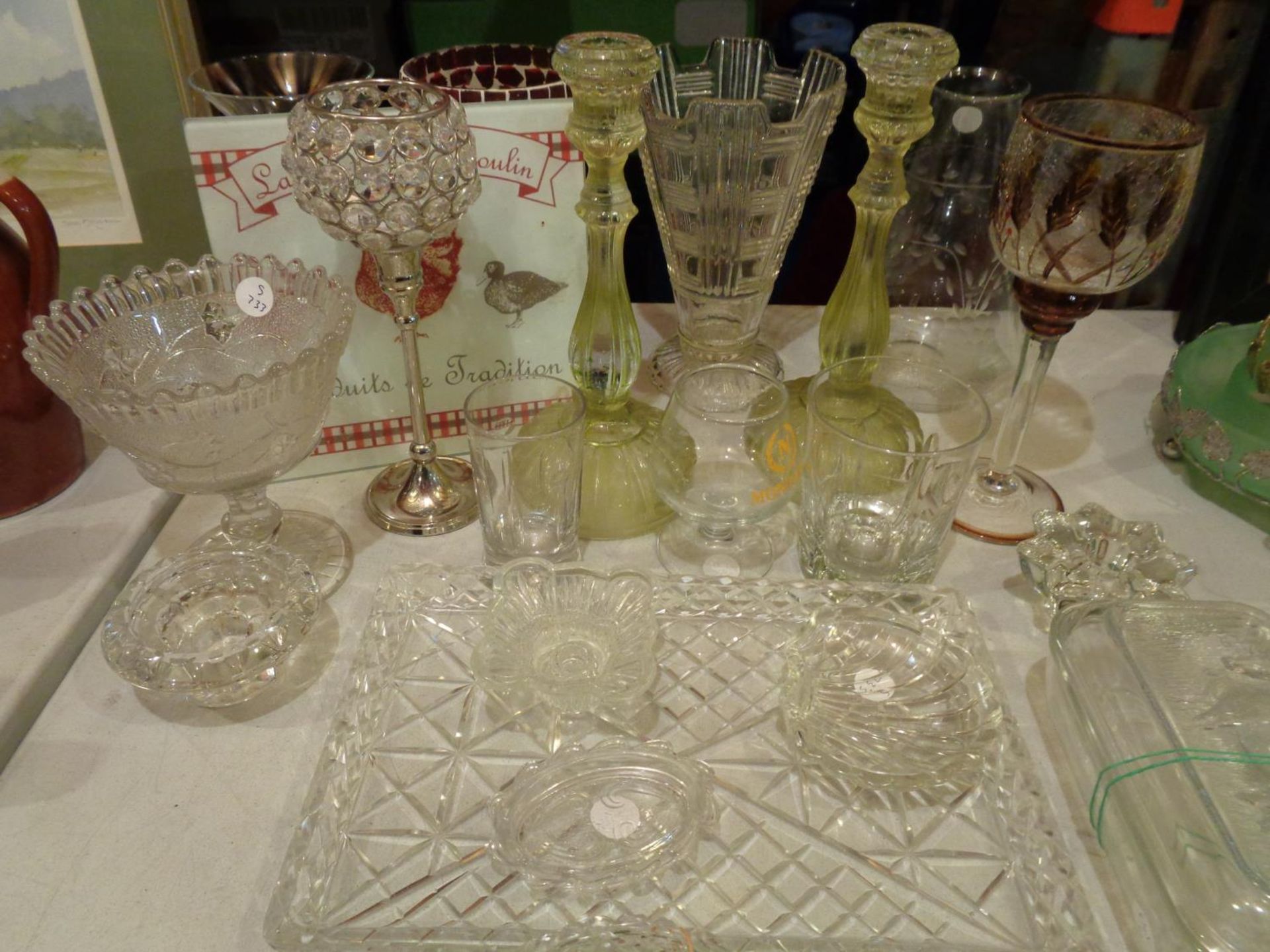 A COLLECTION OF GLASSWARE TO INCLUDE LIDDED JARS, TRAYS, CANDLE HOLDERS ETC - Image 2 of 4