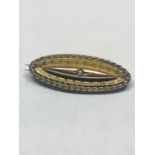 A VICTORIAN 9 CARAT GOLD BROOCH WITH CENTRAL SEED PEARL IN A PRESENTATION BOX