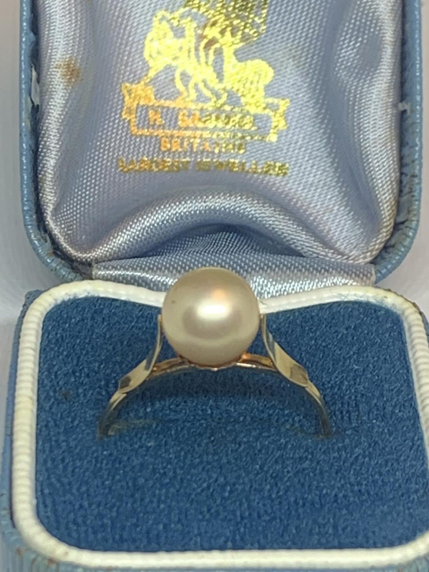 A VINTAGE 18 CARAT GOLD PEARL COCKTAIL RING SIZE R IN A PRESENTATION BOX - Image 4 of 5