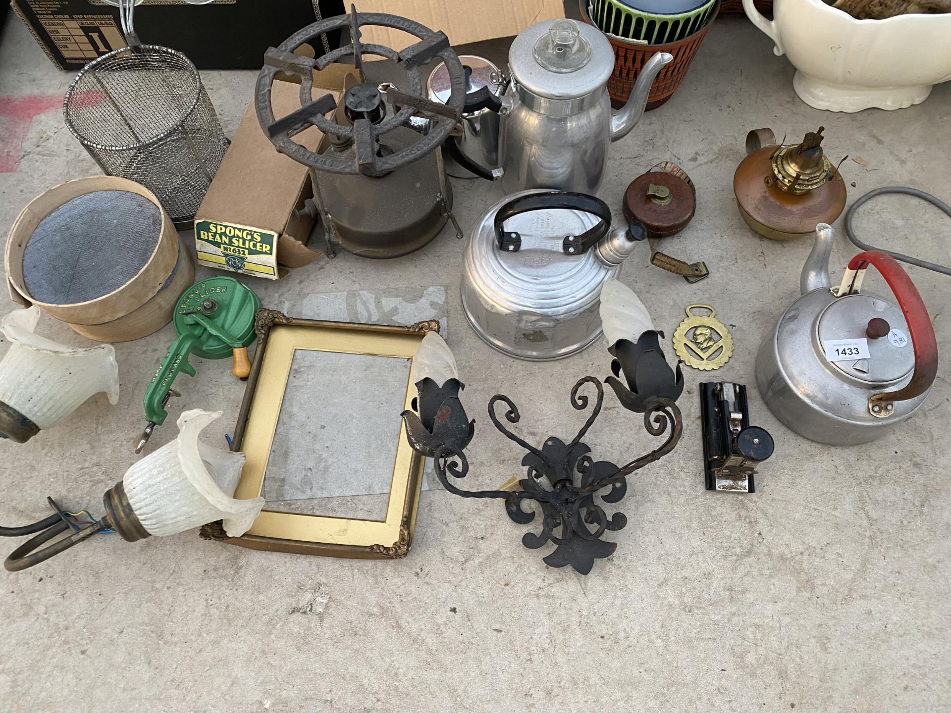AN ASSORTMENT OF ITEMS TO INCLIUDE A VINTAGE BEAN SLICER, A VINTAGE CAMPING CSTOVE AND A PARAFIN