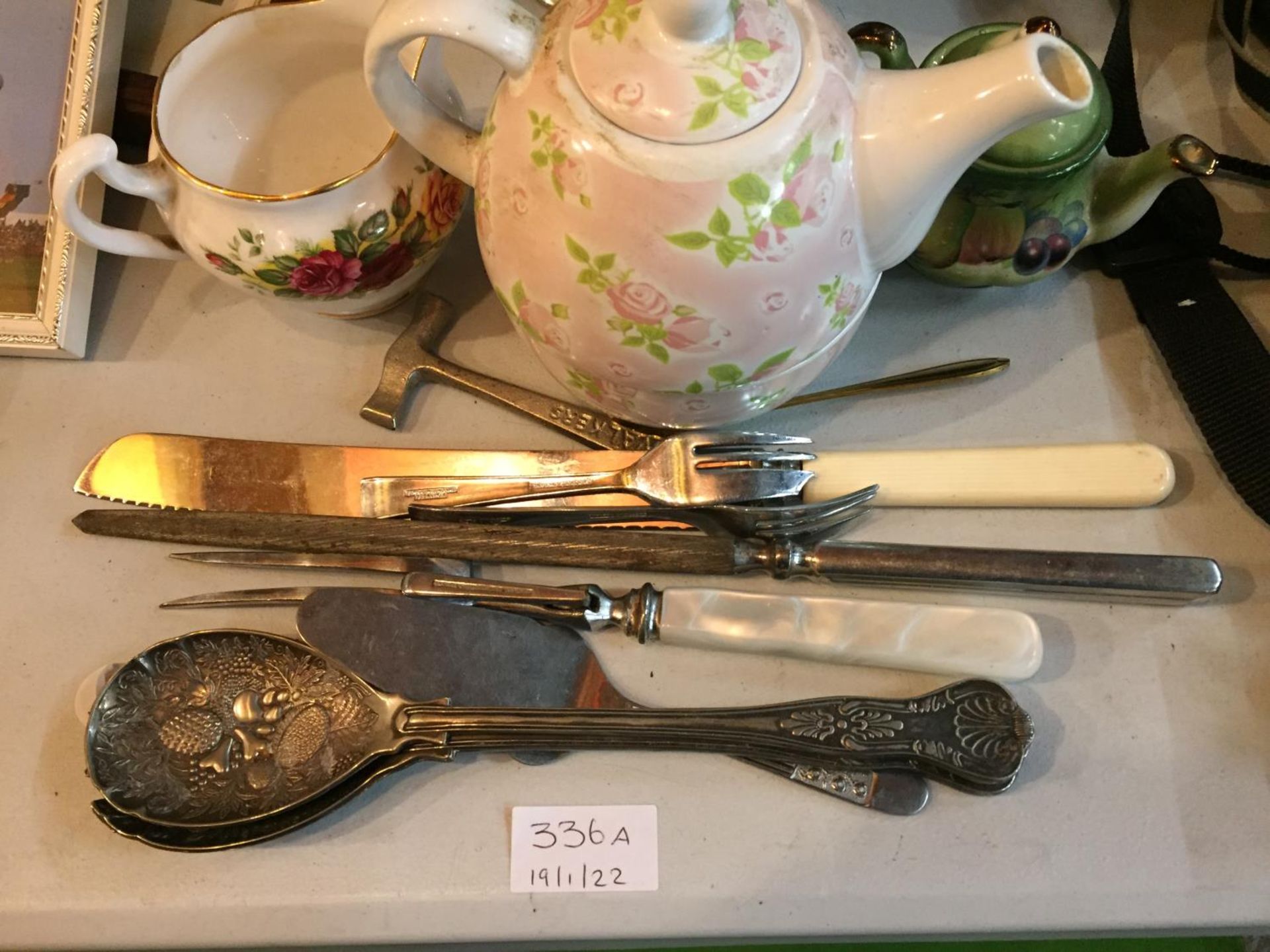 A LARGE SILVER PLATE ROSE BOWL, A TEA FOR ONE TEAPOT, SERVING SPOON AND FORK WITH FRUIT - Image 3 of 4