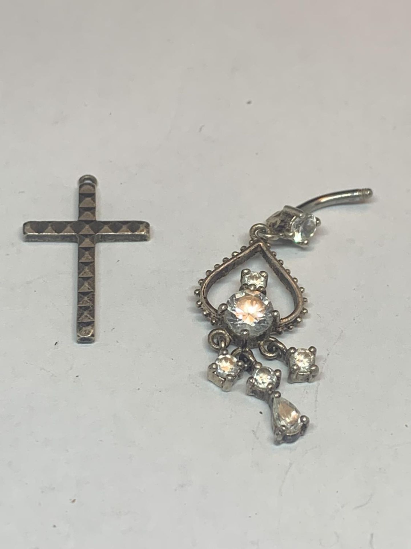 FOUR MARKED SILVER PENDANTS TO INCLUDE A CROSS AND A DOLPHIN - Image 2 of 3