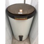 A WHITE CREDA DEBONAIR SPIN DRYER