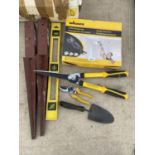 AN ASSORTMENT OF TOOLS TO INCLUDE SHEARS, SPIRIRT LEVEL AND A HANDLE EXTENSION ETC