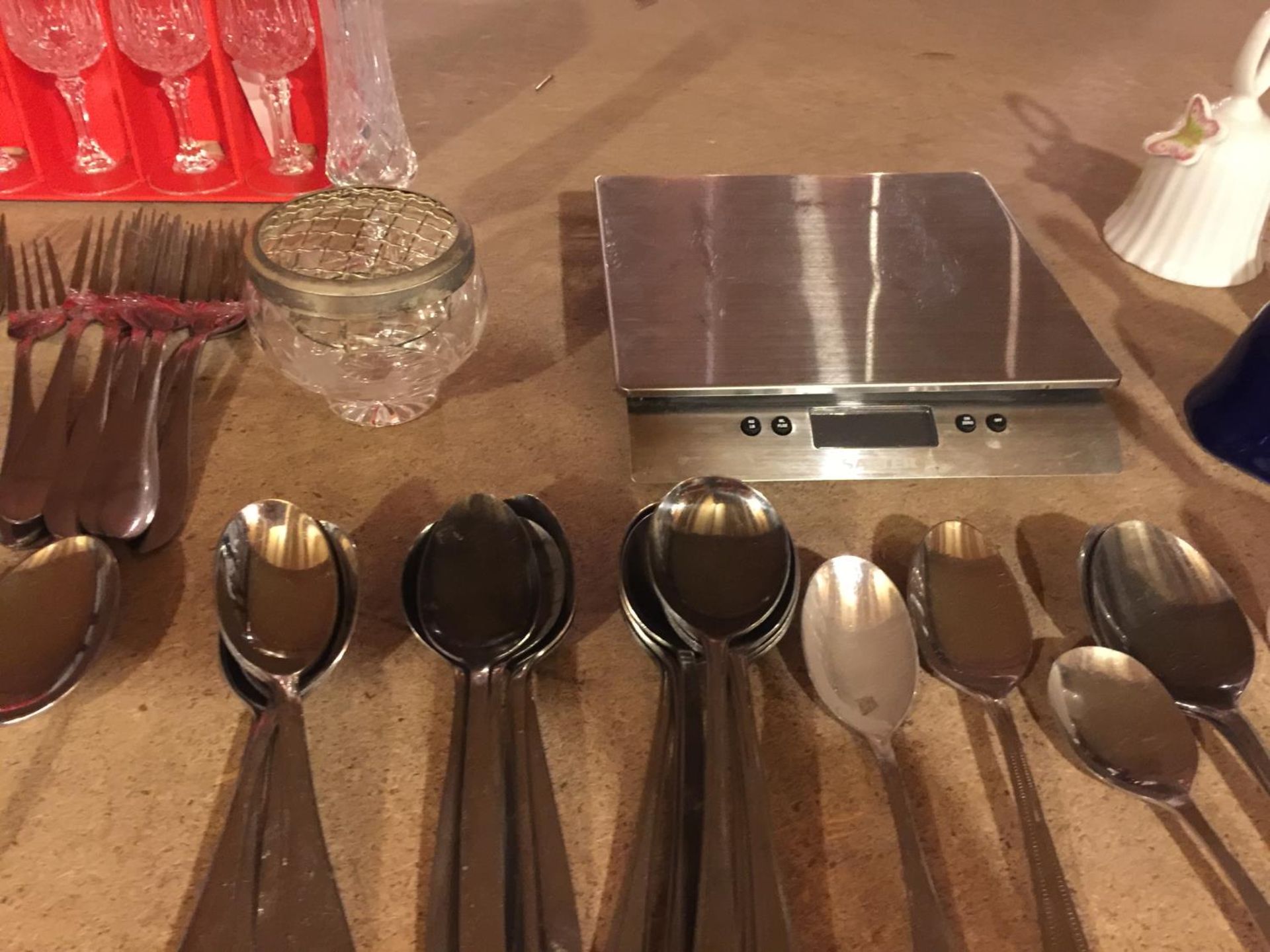 A QUANTITY OF FLATWARE AND A BOX SET OF CRYSTAL D'ARQUES GLASSES, SCALES. ETC - Image 3 of 3