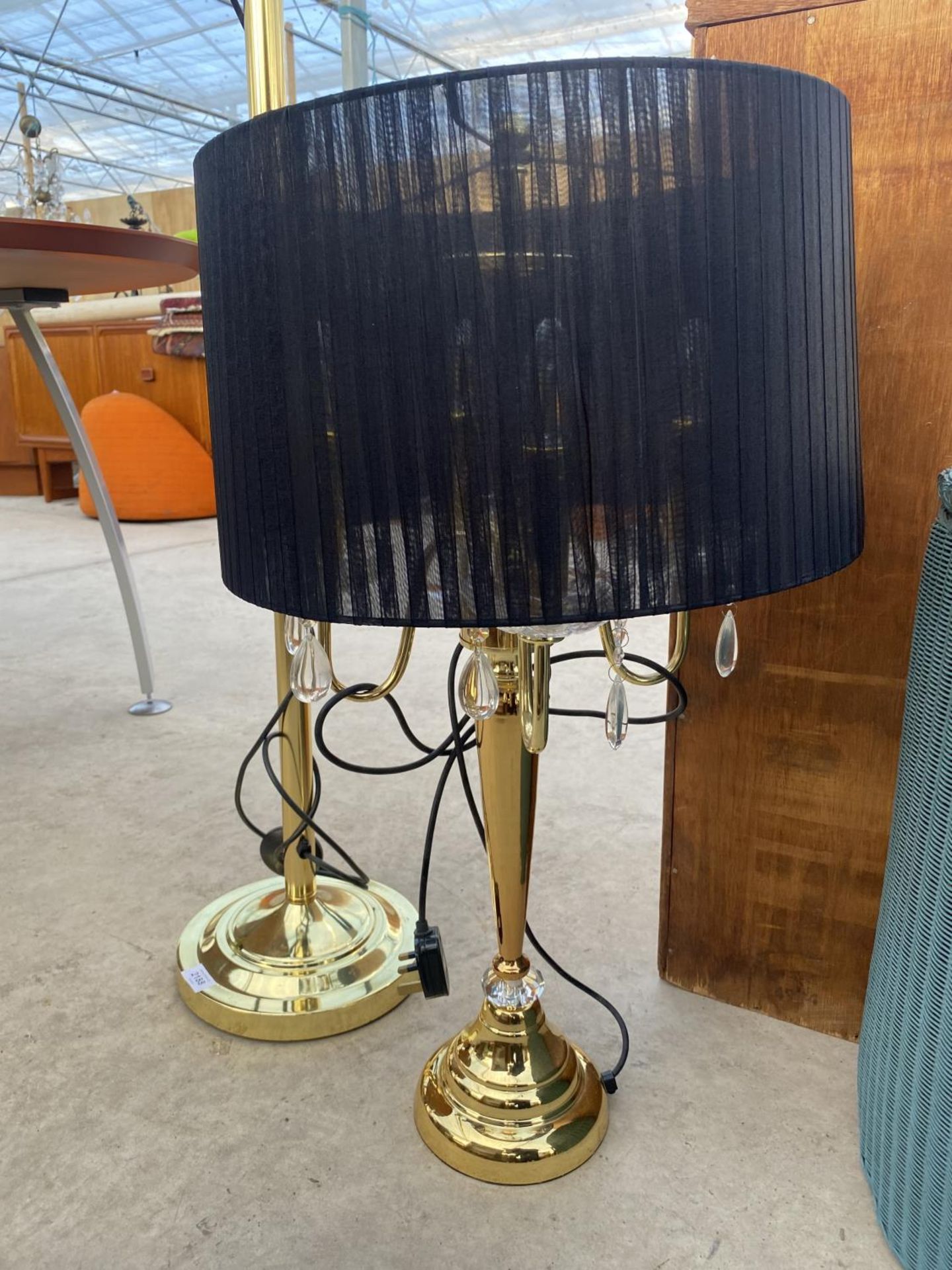 A MODERN STANDARD LAMP WITH GLASS DROPPERS AND SIMILAR TABLE LAMP - Image 2 of 5