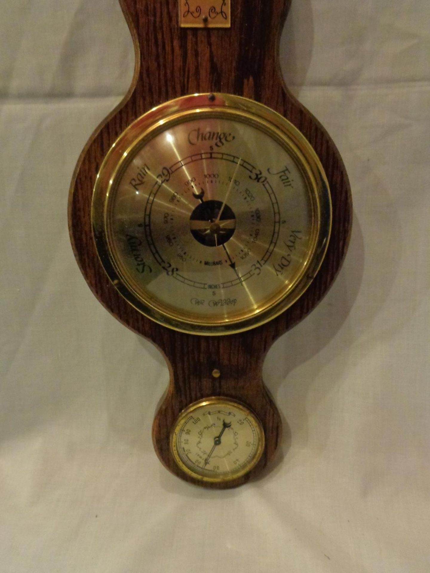 A WOODEN BAROMETER AND THERMOMETER - Image 3 of 3