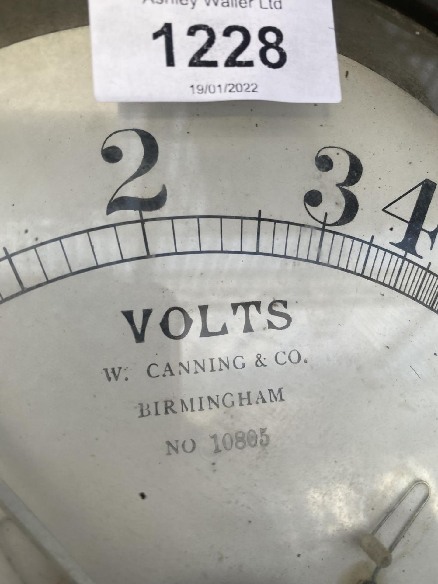 A VINTAGE VOLT METER STSAMPED W.CANNING & CO BIRMINGHAM - Image 2 of 4