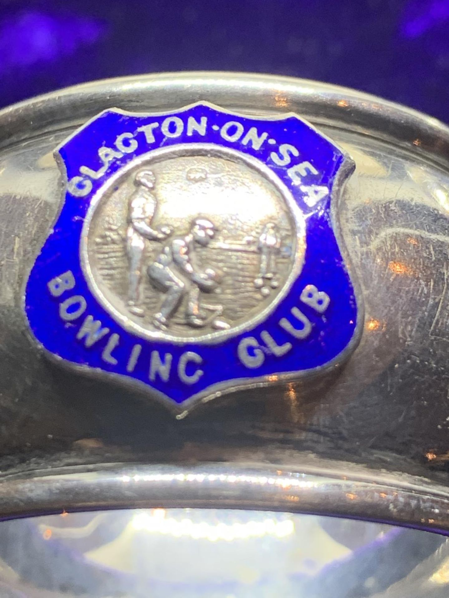 A BOXED SET OF FOUR HALLMARKED BIRMINGHAM SILVER NAPKIN RINGS CLACTON ON SEA BOWLING CLUB - Image 2 of 6