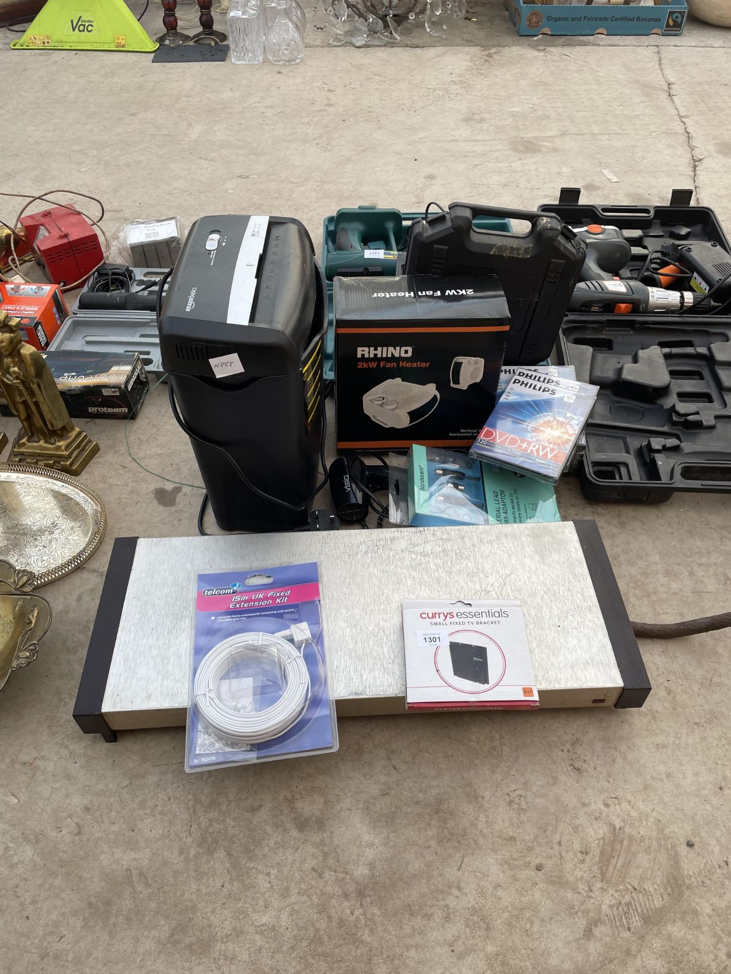 AN ASSORTMENT OF ITEMS TO INCLUDE A TV BRACKET, ARIEL LEAD ADAPTOR AND A FAN HEATER