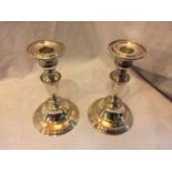 A PAIR OF SILVER PLATE CANDLESTICKS HEIGHT 19CM