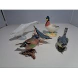 FIVE SMALL CERAMIC FIGURES TO INCLUDE THREE BESWICK, A LLADRO AND A JOHN BESWICK