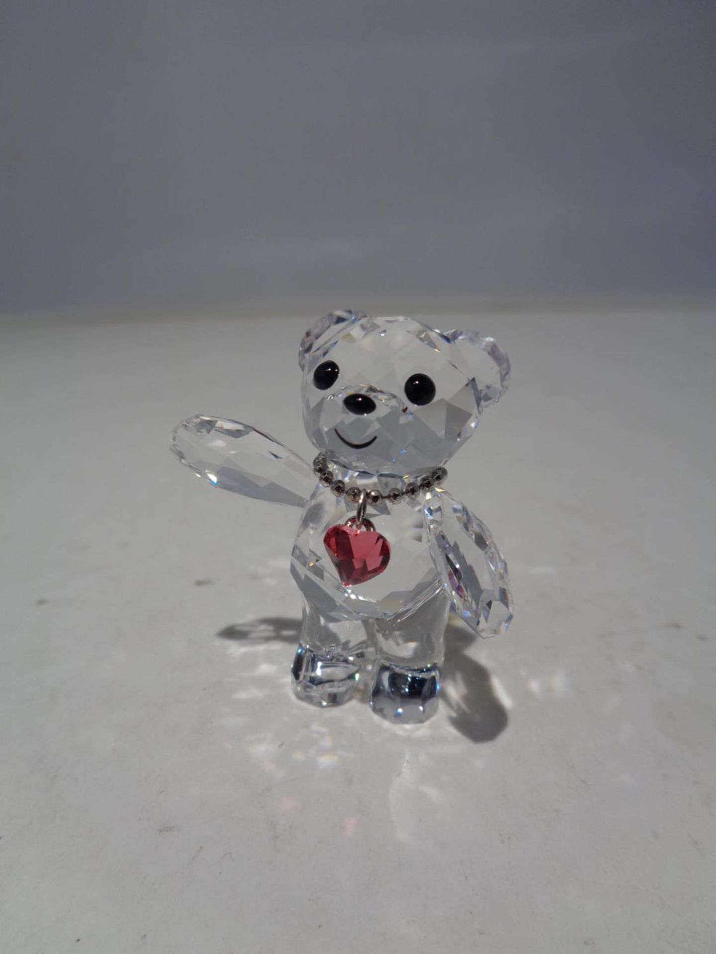 A SWAROVSKI THE LOVLOTS KRIS BEAR 2013 / 20TH ANNIVERSARY LIMITED EDITION 1143456 IN BOX - Image 2 of 5