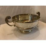 A HALLMARKED LONDON SILVER TWIN HANDLED BOWL GROSS WEIGHT 974 GRAMS
