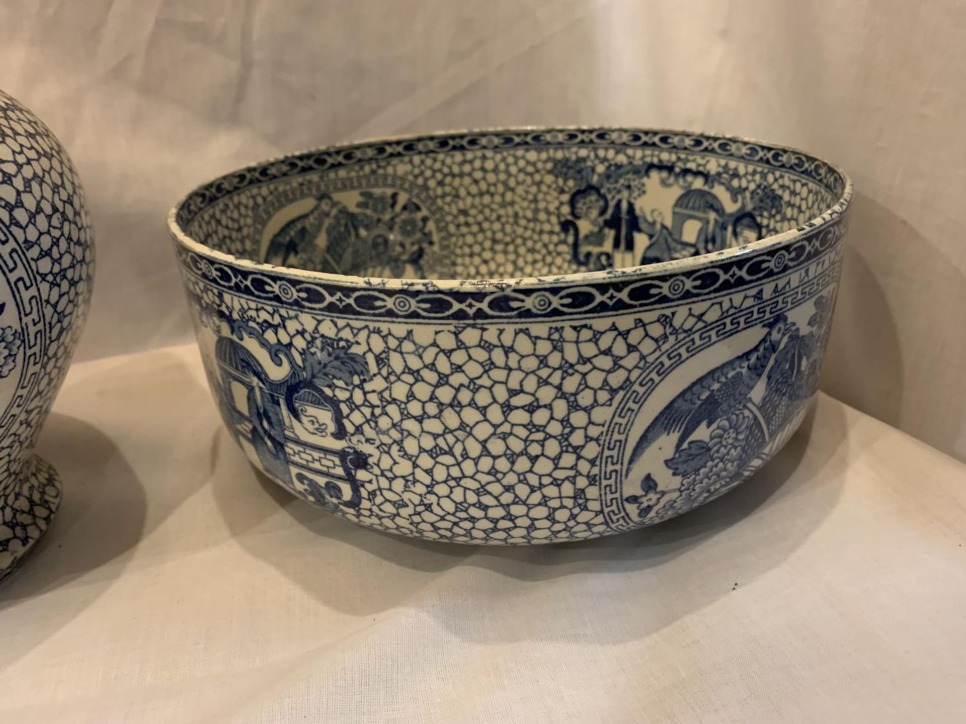 TWO WILLIAM ADAMS ITEMS TO INCLUDE A BOWL AND LIDDED GINGER JAR WITH THE BLUE AND WHITE ORIENTAL - Image 3 of 7