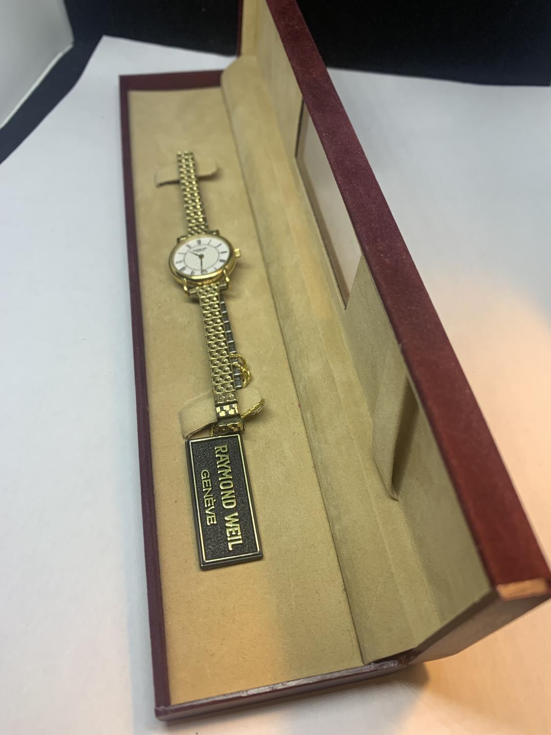 A RAYMOND WEIL GENEVE LADIES WRISTWATCH 18 CARAT GOLD PLATED WITH ORIGINAL BOX AND A SERVICE