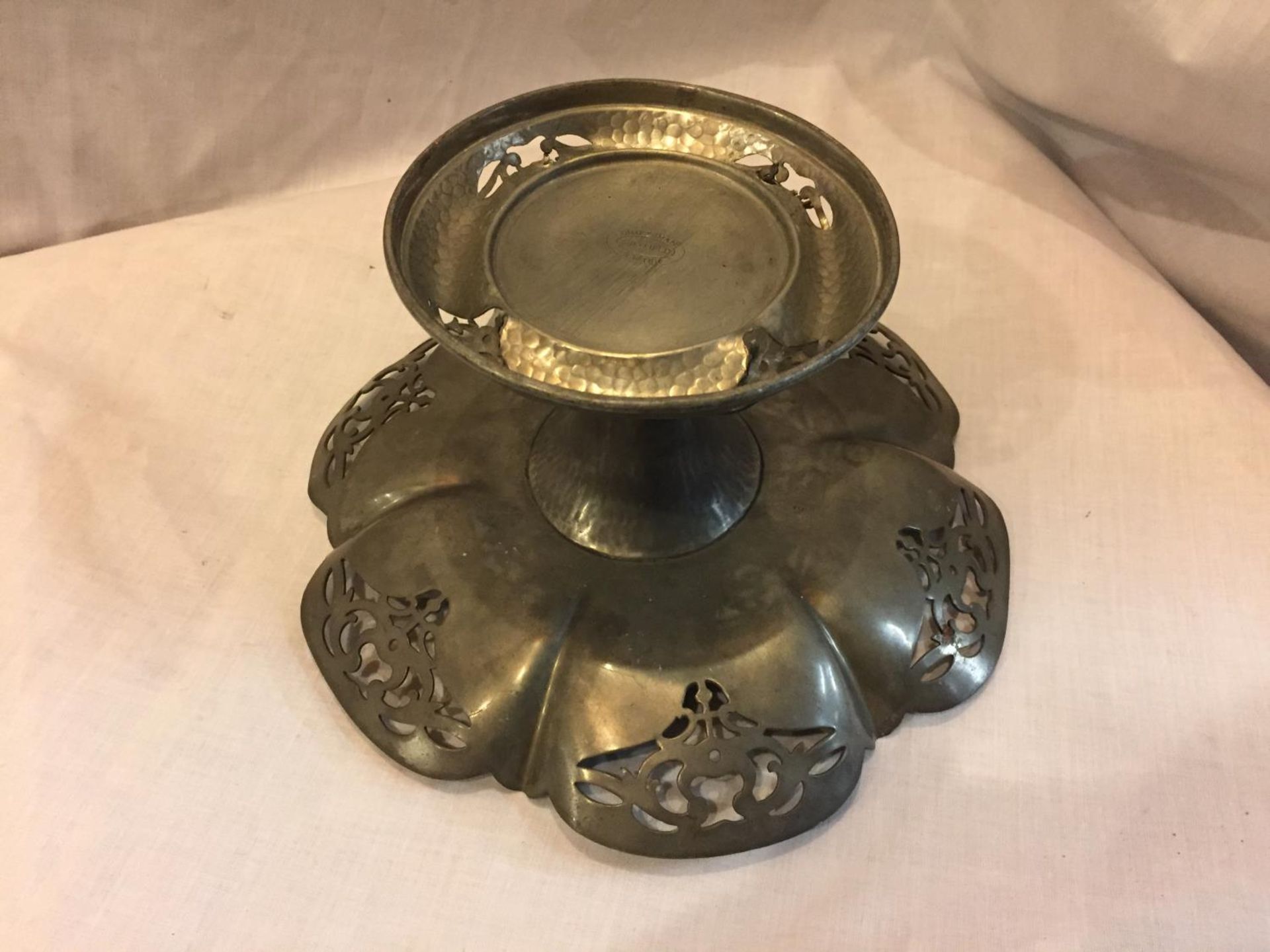 A PEWTER ARTS AND CRAFTS STYLE CAKE STAND. HEIGHT 12CM - Image 2 of 3