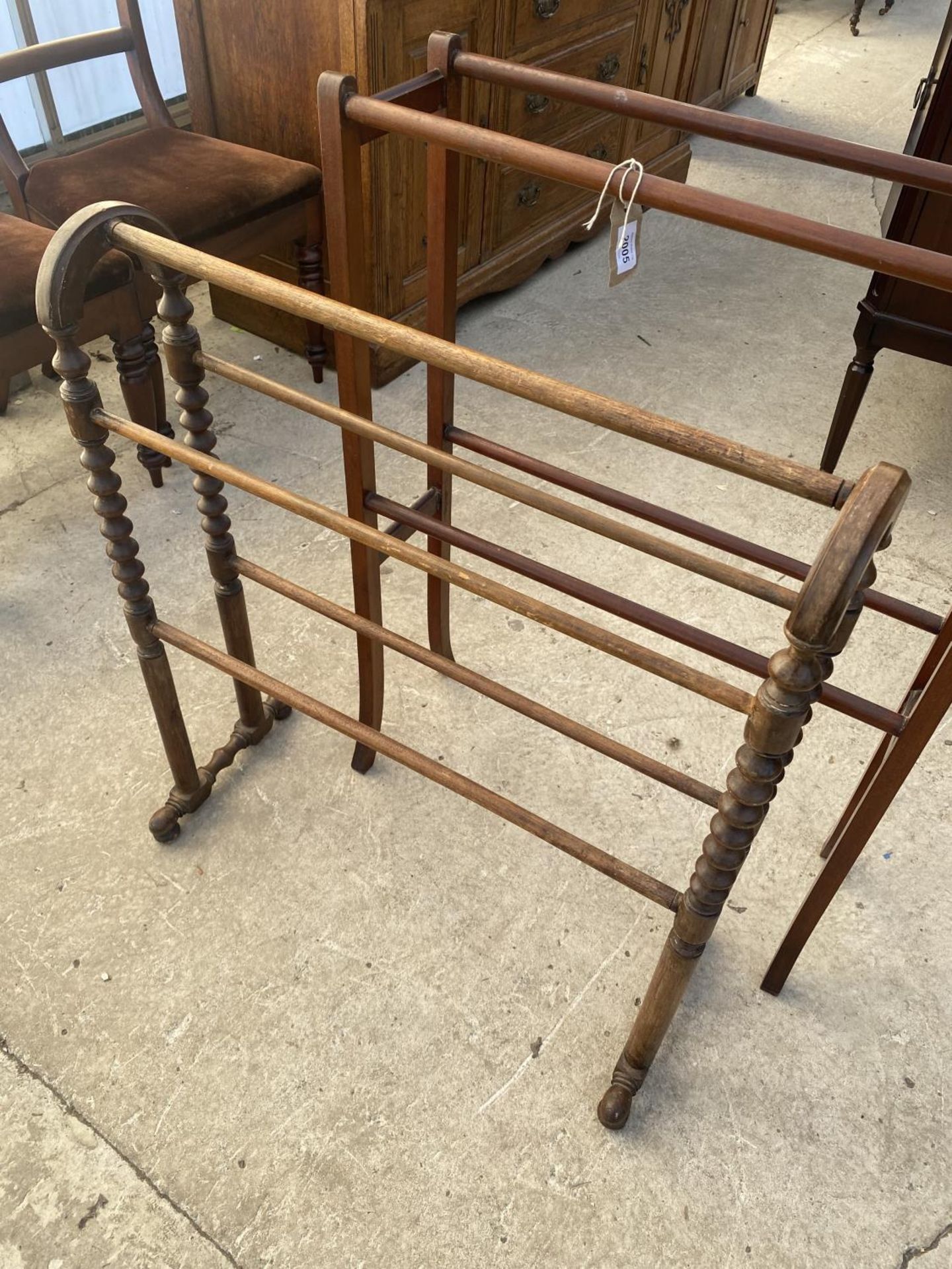 AN EDWARDIAN MAHOGANY AND INLAID FOUR BAR TOWEL RAIL AND BOBBIN TURNED FIVE BAR TOWEL RAIL - Image 2 of 3