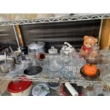 A LARGE ASSORTMENT OF KITCHEN ITEMS TO INCLUDE METAL COOKING PANS, PYREX JUGS AND A BISCUIT BARREL