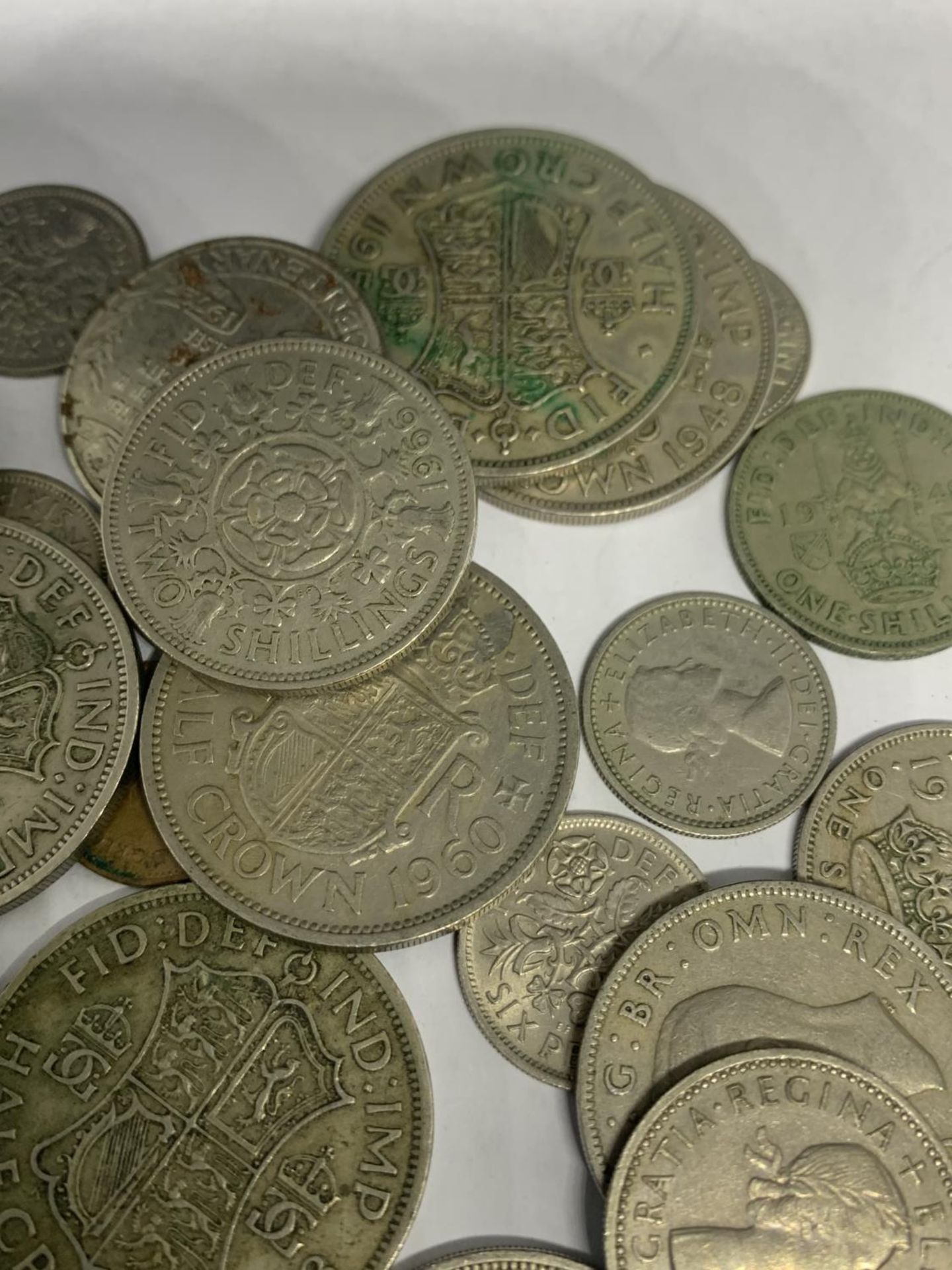 A QUANTITY OF PRE DECIMAL COINS TO INCLUDE CROWNS, HALF CROWNS, SHILLINGS SIXPENCE ETC - Image 4 of 6
