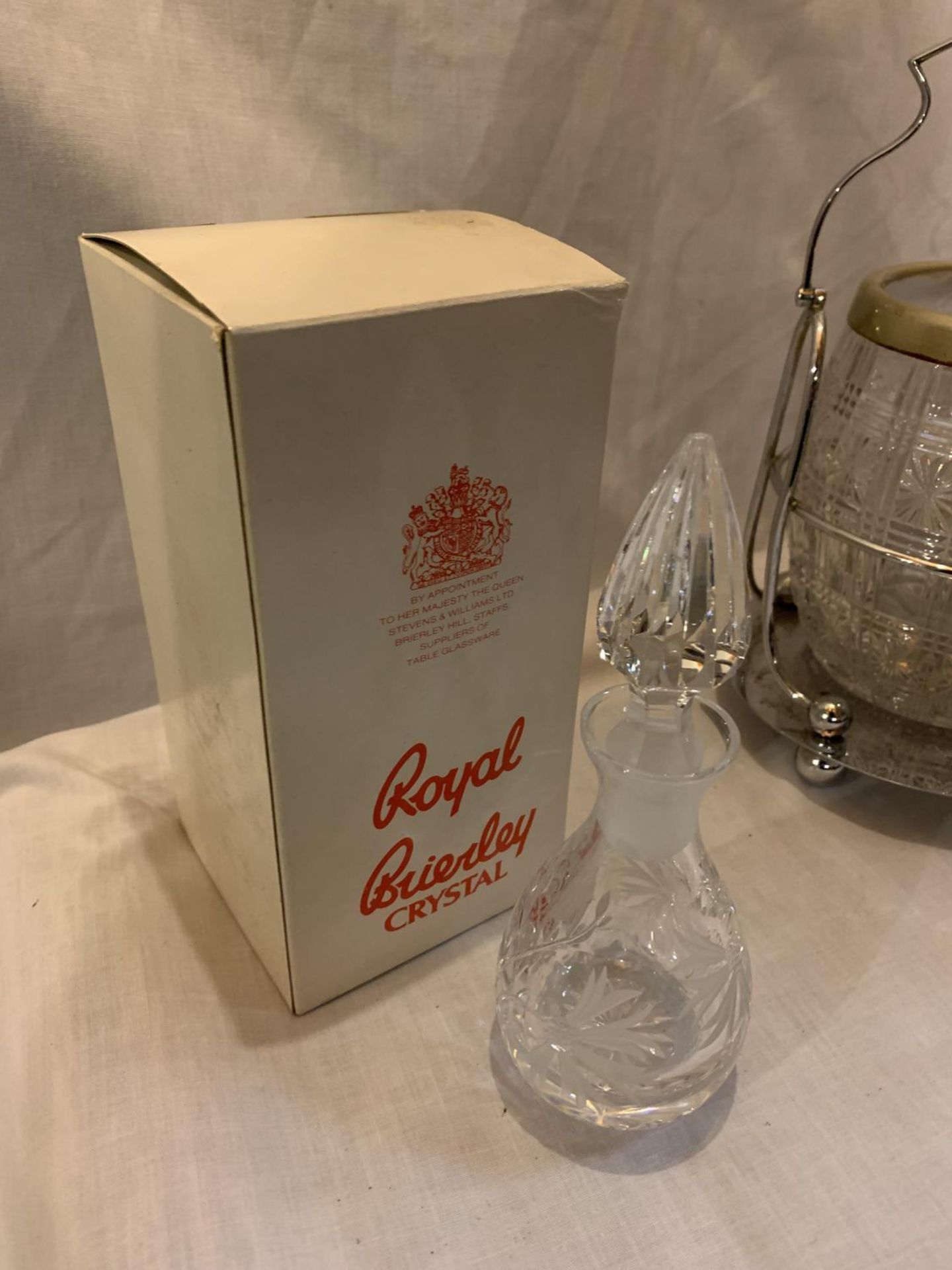 A CUT GLASS BISCUIT BARREL ON A SILVER PLATED STAND, A ROYAL BRIERLEY CUT GLASS DECANTER WITH BOX - Image 3 of 4