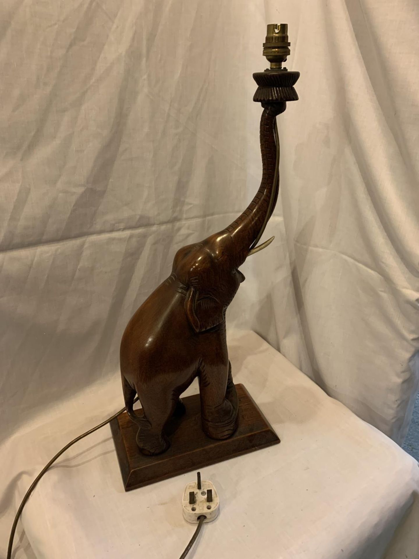 A WOODEN ELEPHANT DESIGN TABLE LAMP - Image 5 of 5
