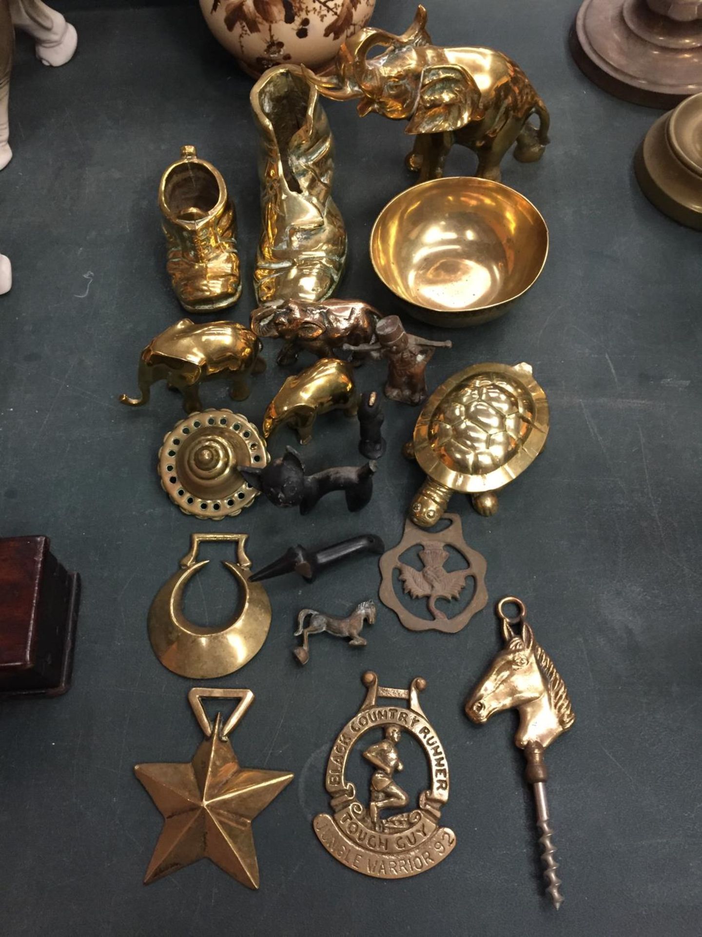 A QUANTITY OF BRASSWARE TO INCLUDE ELEPHANTS, DOGS, SHOES, BRASSES ETC