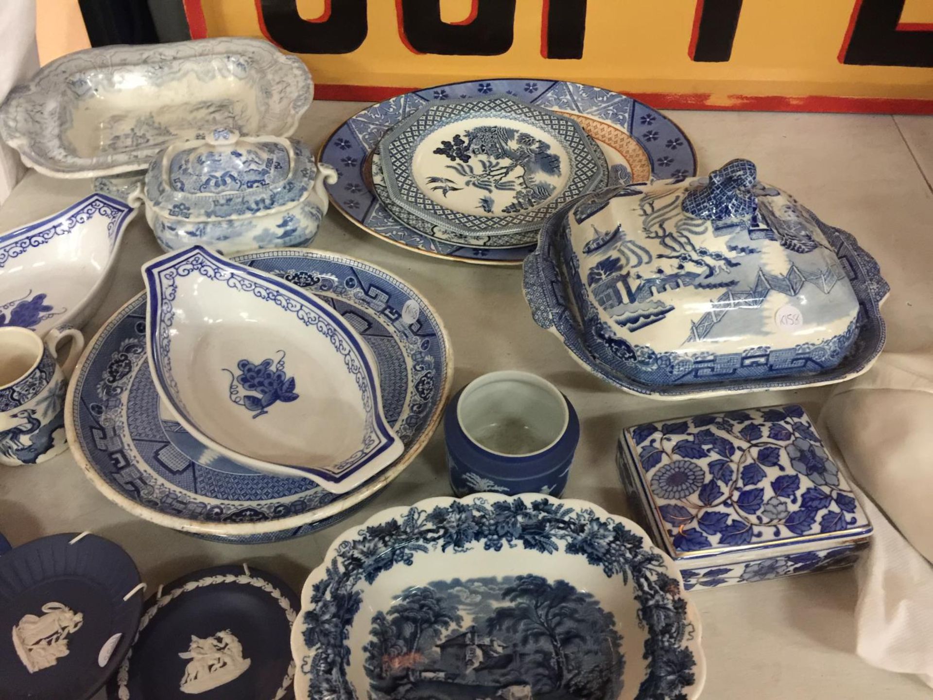 A QUANTITY OF BLUE AND WHITE POTTERY TO INCLUDE BOOTHS, WOOD & SONS 'YUAN', STAFFORDSHIRE POTTERY, - Image 3 of 3