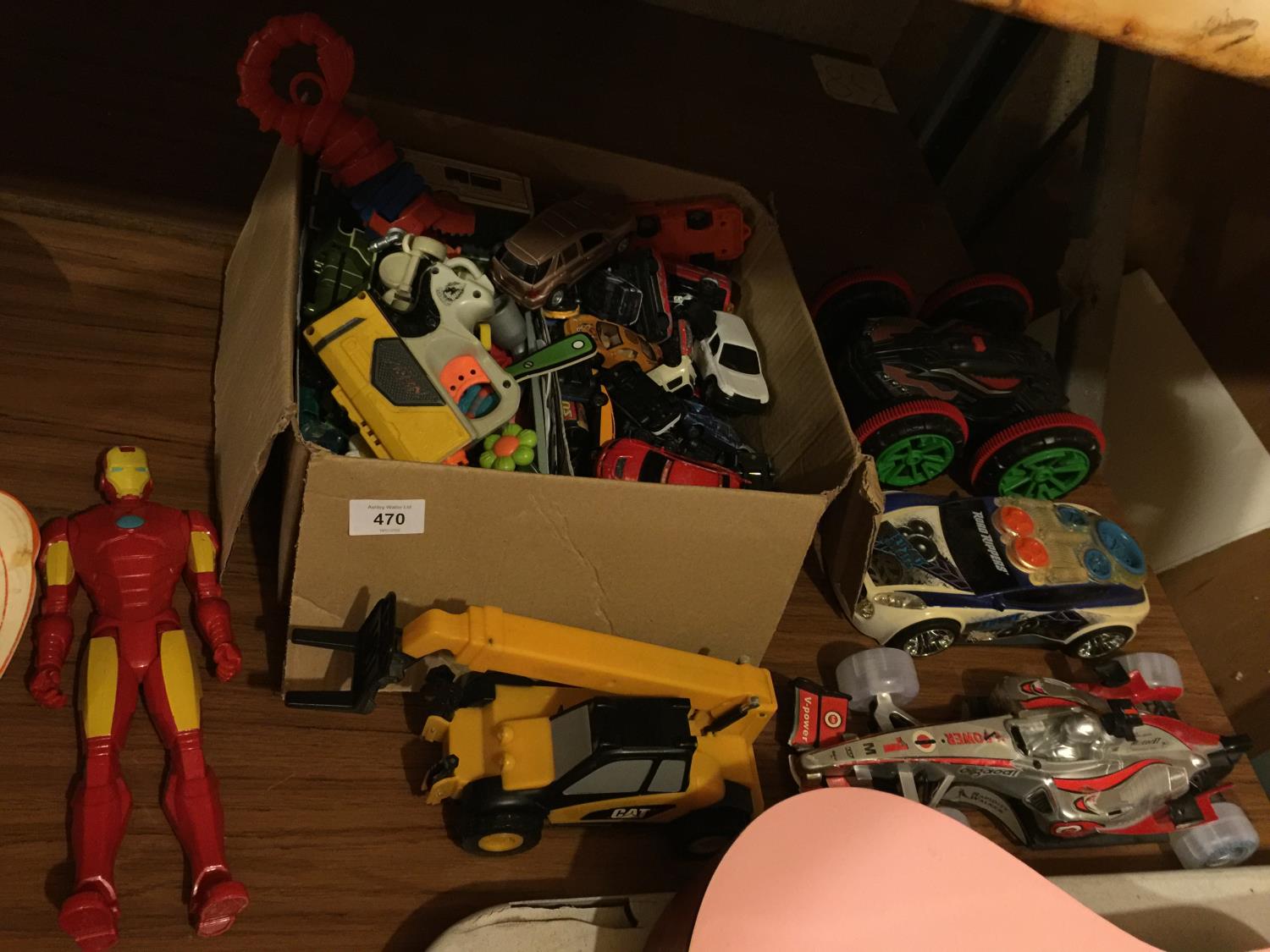 A BOX OF DIECAST PLAYWORN CARS PLUS A LARGE FORK LIFT TRUCK, RACING CAR, ETC