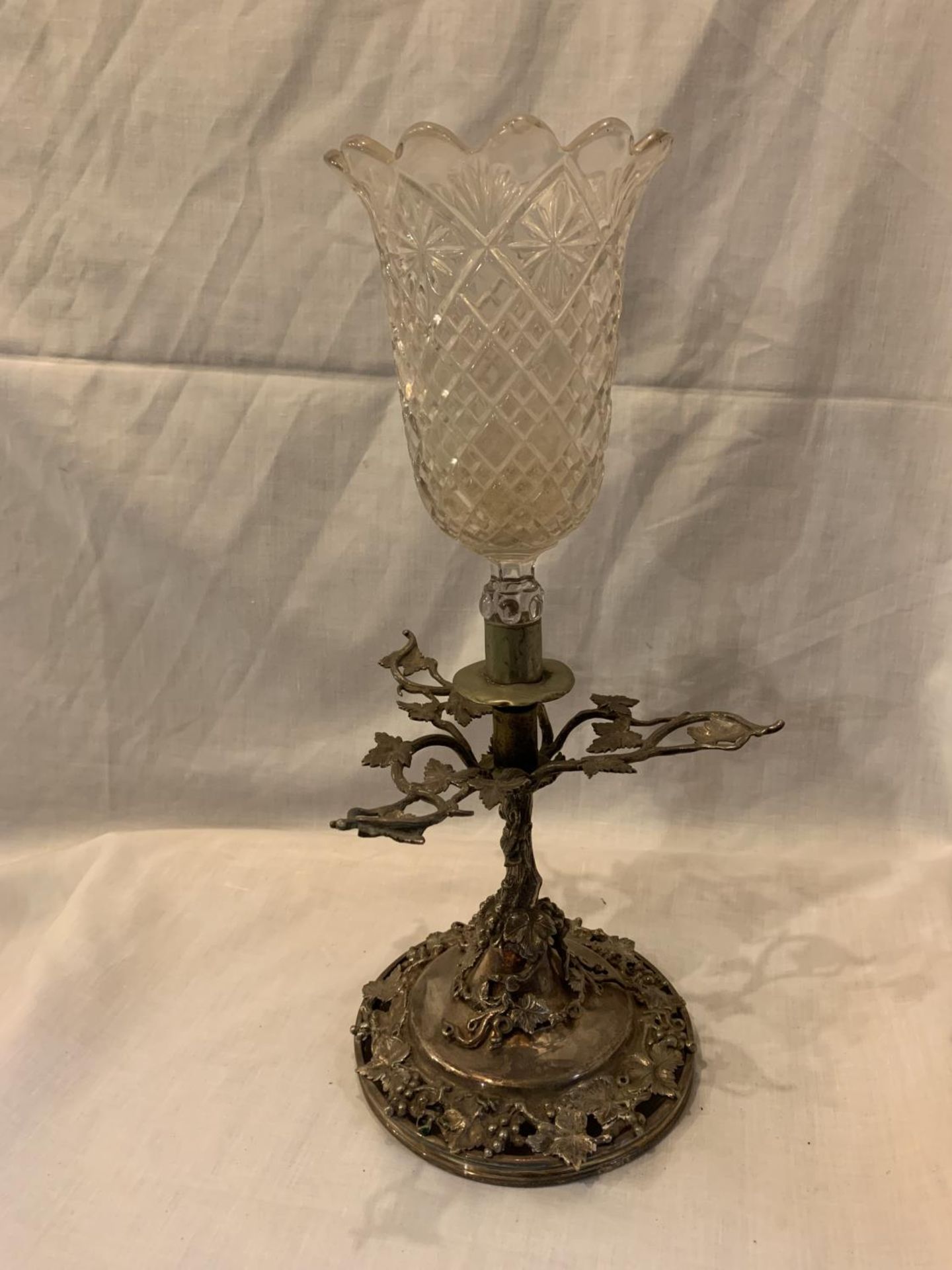 A SILVER PLATED CANDLE HOLDER WITH GLASS SHADE AND GRAPE VINE DECORATION 39CM TALL - Image 2 of 4